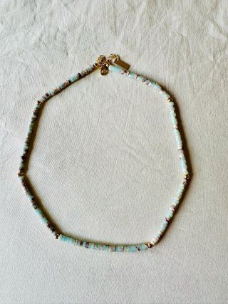 Collar corto de piedras naturales