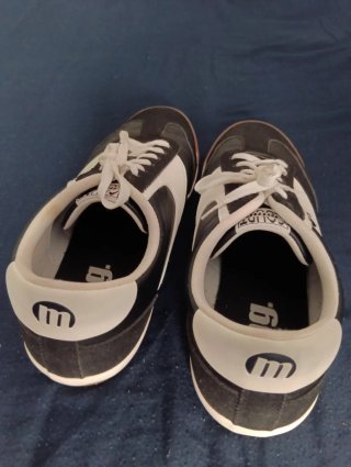 Zapatillas Mustang Negras y Blancas