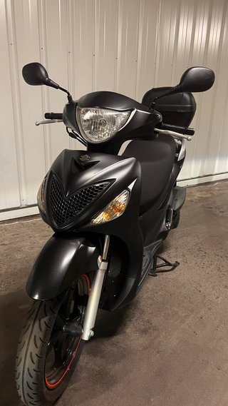 Suzuki Sixteen 125cc Scooter Negra