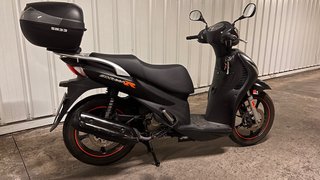 Suzuki Sixteen 125cc Scooter Negra