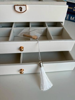 Precioso joyero blanco con llave
