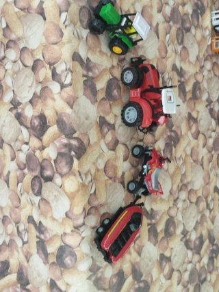 Coche y caravana de juguete