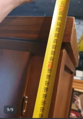 Mesita alta de madera