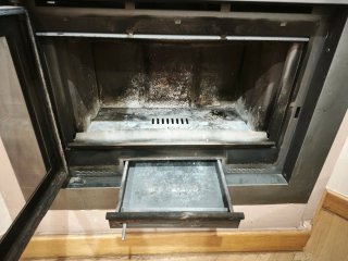 URGE Chimenea Carbel C70 plus leña con ventilación
