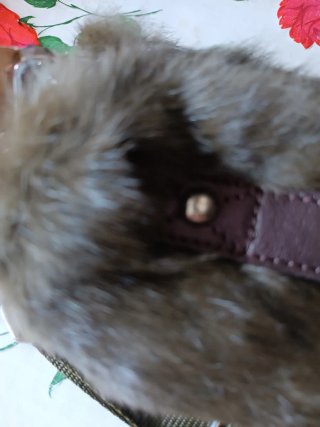 Bolso piel verde con pelo