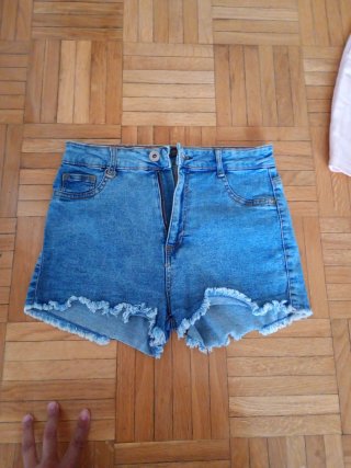 Consegna di Abbigliamento Taglia Unica