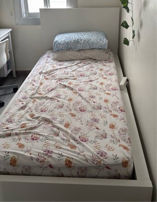 Cama individual blanca con dos cajones grandes