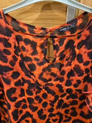 Blusa SHEIN Estampado Animal Print Talla M