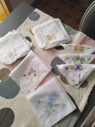 Pañuelos bordados florales son muy finos de perle