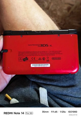 Nintendo 3DS XL + Cargador y Lápiz