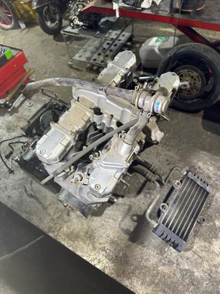 Motor Kawasaki ZR 750F