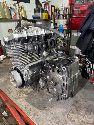 Motor Kawasaki ZR 750F