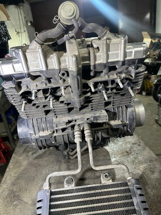 Motor Kawasaki ZR 750F