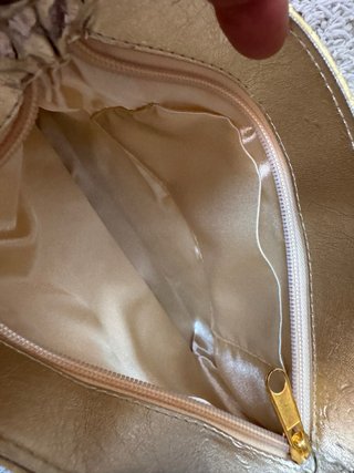 Bolso de fiesta dorado con cadena