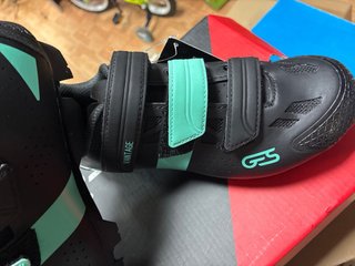 Zapatillas GES Montaña Talla 37 Negro/Verde