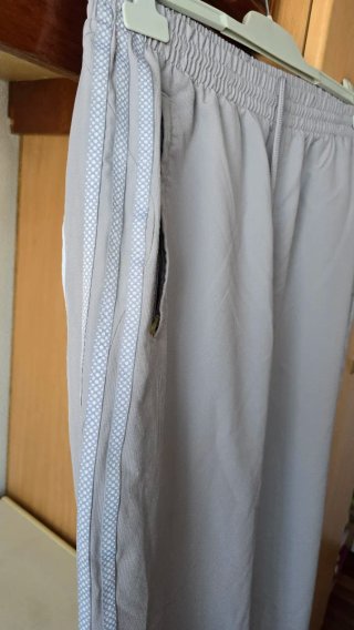 Pantalón chándal Adidas gris claro