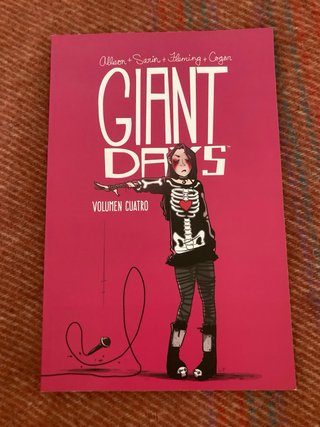 Giant days 1, 2, 3 y 4