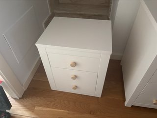 Escritorio y mesita blanca