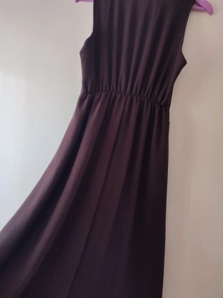 Vestido marrón sin mangas