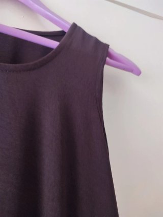 Vestido marrón sin mangas