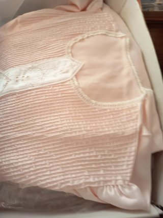 Elegante lencería fina rosa y blanca