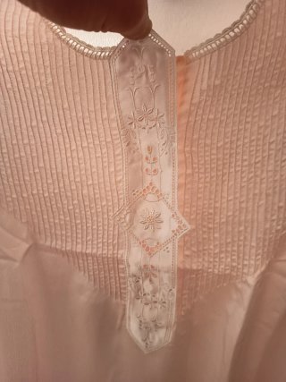 Elegante lencería fina rosa y blanca