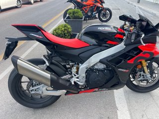 Aprilia RSV4 1100 Factory