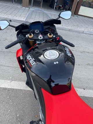 Aprilia RSV4 1100 Factory