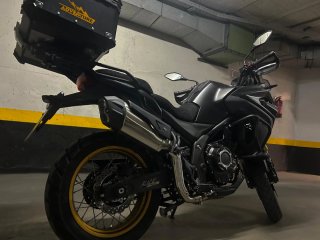 Moto Voge 525DSX Negra y Dorada