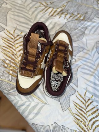 Zapatillas Nike Marrones y Blancas