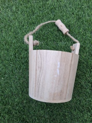 Cubo de madera decorativo con cuerda