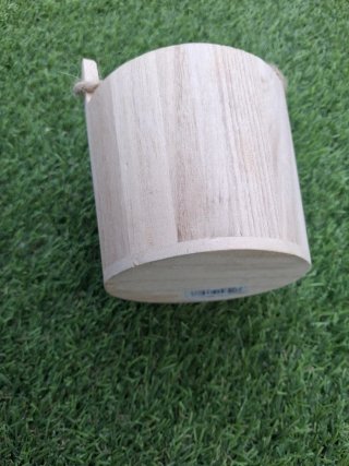 Cubo de madera decorativo con cuerda