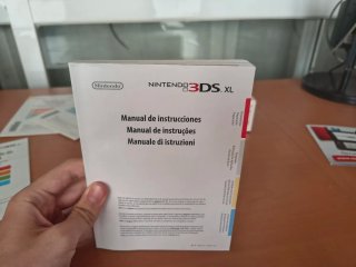 Caja y manuales Nintendo 3DS XL