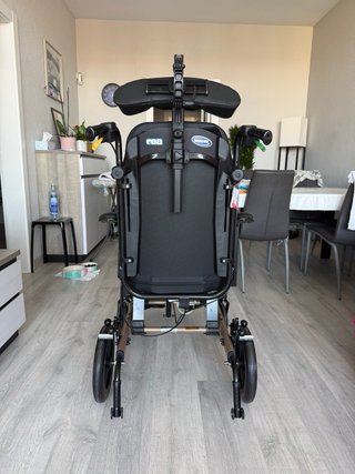 Silla de ruedas basculante “Rea clematis Pro”