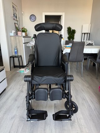 Silla de ruedas basculante “Rea clematis Pro”