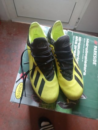 Botas de fútbol Adidas césped artificial