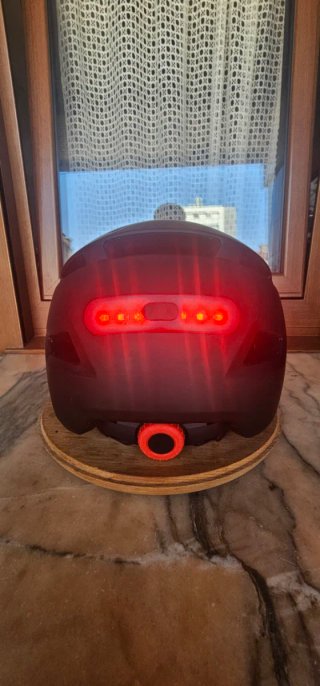 Casco patinete negro