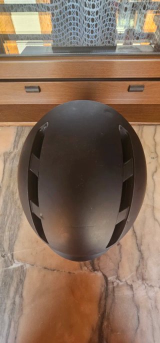 Casco patinete negro