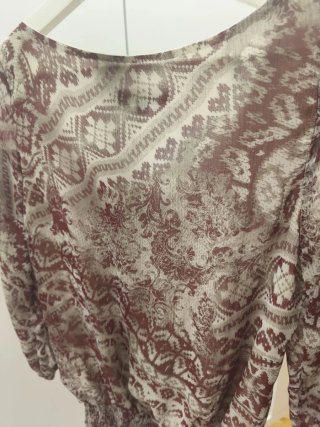 Blusa Festa Estampada Beige y Roja Talla M