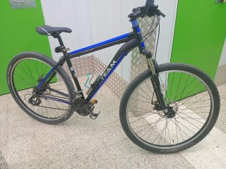 Bicicleta de Montaña Azul y Negra