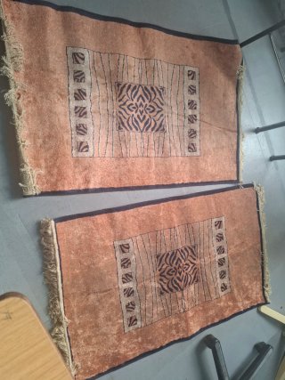 Alfombras beige tostado con diseño