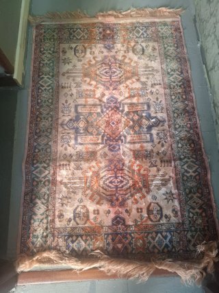 Alfombras beige tostado con diseño