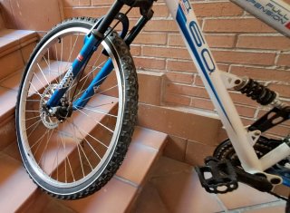 Bicicleta Montaña Full Suspension Y otra de 26"