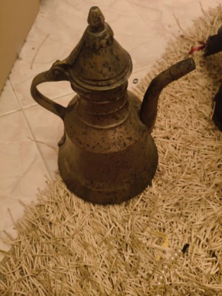 Caffettiera araba antica in rame