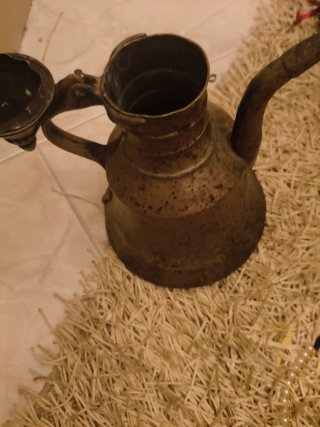 Caffettiera araba antica in rame