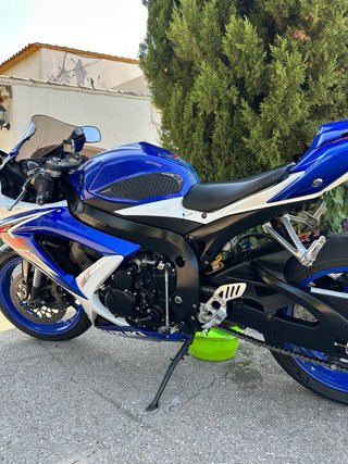Suzuki GSXR 750 K8
