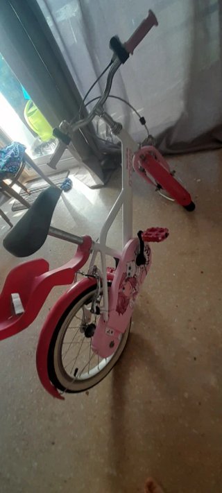 Bicicleta infantil rosa para niña