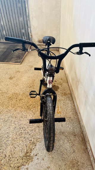 Bicicleta BMX Monty gris