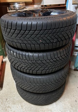 Llantas 205/45 R17 Negras con Neumáticos