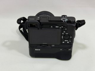 Sony A6400 + 16-50mm + Grip Meike